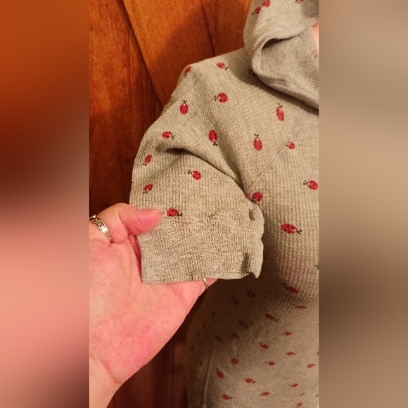 ⭐**VINTAGE**Wet seal top⭐(bundle (2) listings with a ⭐ for $15) - Picture 2 of 6